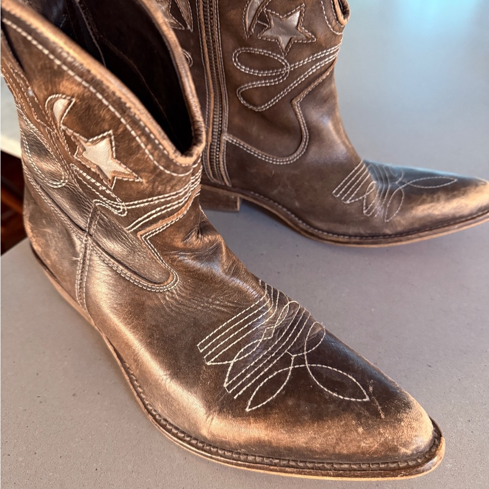 Brown Leather Western Cowboy Boots with Star Stitching